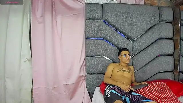 Latinos couples online show from 19, 2, 2025