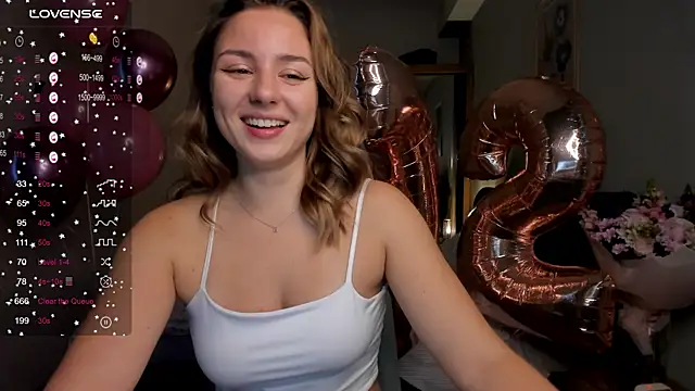 Snapshot of ThreeshaWhite chatting on 7, 11, 2025 ThreeshaWhite online show from 7, 11, 2025