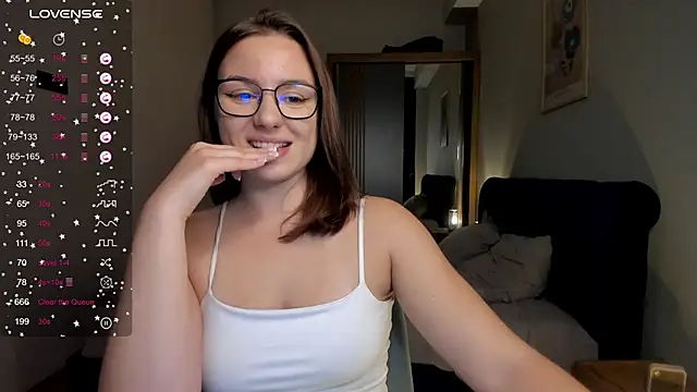 ThreeshaWhite online show from 13, 11, 2025