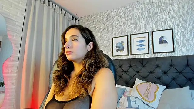 emma  smith1 online show from 20, 2, 2025