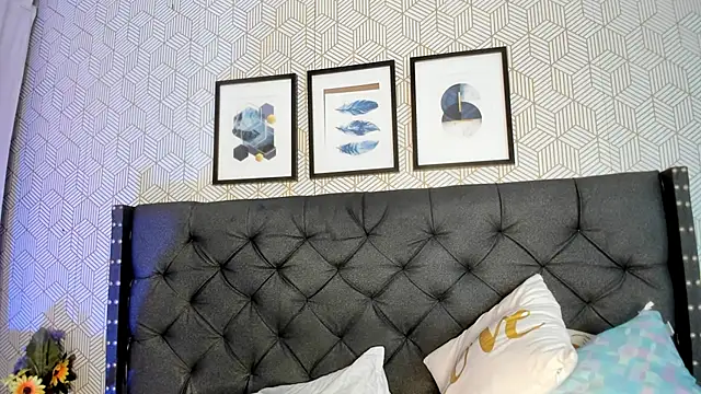 emma  smith1 online show from 28, 2, 2025