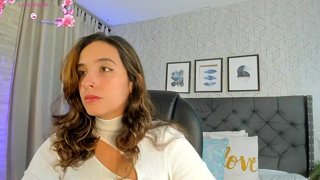 emma  smith1 online show from 14, 3, 2025