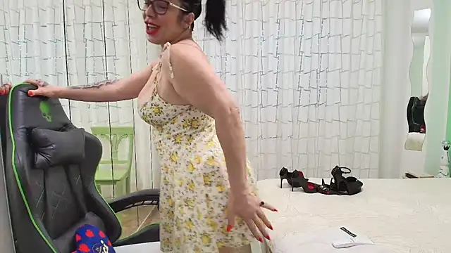   Nina online show from 8, 4, 2026