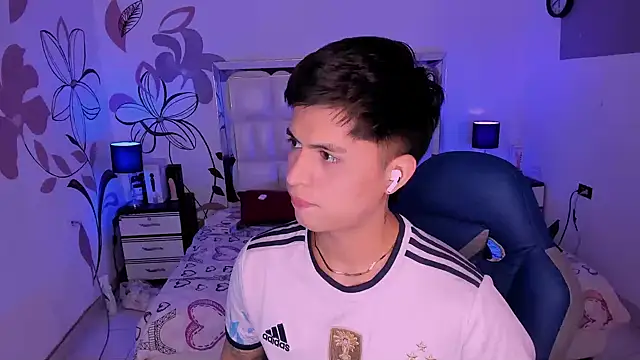 Snapshot of Niicky1_ chatting on 13, 12, 2024 Niicky1  online show from 13, 12, 2024