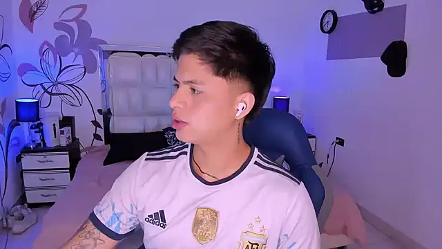 Snapshot of Niicky1_ chatting on 18, 12, 2024 Niicky1  online show from 18, 12, 2024