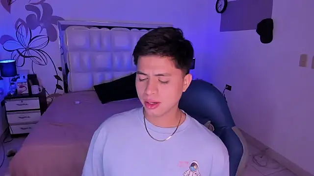 Snapshot of Niicky1_ chatting on 30, 12, 2024 Niicky1  online show from 30, 12, 2024