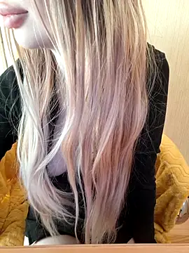 Snapshot of Elza_kom chatting on 26, 3, 2026 Elza kom online show from 26, 3, 2026