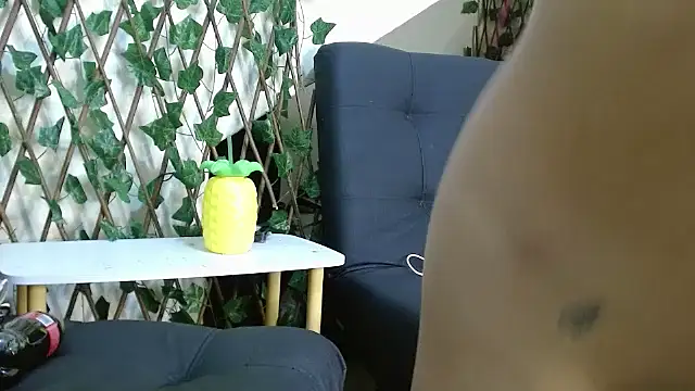 lady scarlettt online show from 5, 3, 2025