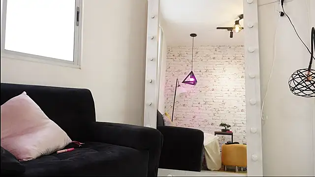 Sofhia cruz online show from 18, 2, 2026