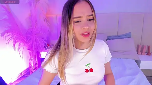 Snapshot of sofia_pamela chatting on 11, 3, 2025 sofia pamela online show from 11, 3, 2025