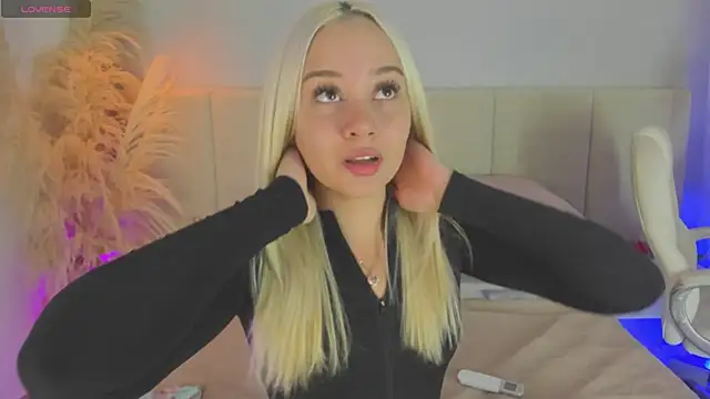 Snapshot of sofia_pamela chatting on 23, 9, 2025 sofia pamela online show from 23, 9, 2025