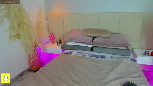 Snapshot of sofia_pamela chatting on 7, 11, 2025 sofia pamela online show from 7, 11, 2025