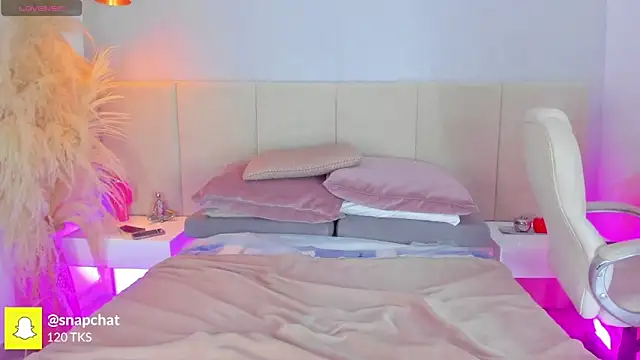 Snapshot of sofia_pamela chatting on 11, 11, 2025 sofia pamela online show from 11, 11, 2025