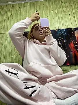 Snapshot of sara_winehouse1 chatting on 24, 4, 2026 sara winehouse1 online show from 24, 4, 2026