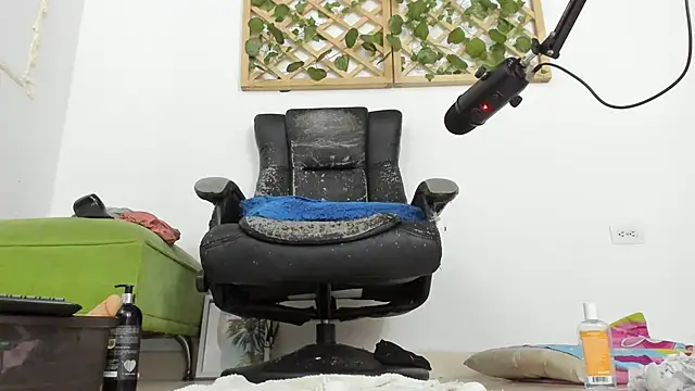 isa loves cum online show from 1, 1, 2025