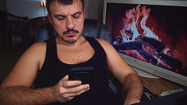 Snapshot of officeman7 chatting on 12, 1, 2025 officeman7 online show from 12, 1, 2025