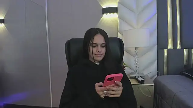 ChloeHarper  online show from 17, 4, 2026