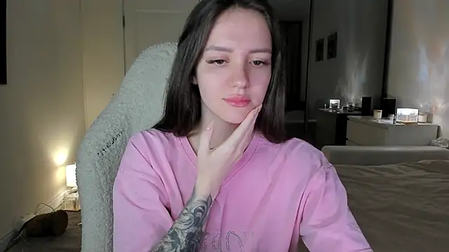 Snapshot of Sonia_moon_ chatting on 10, 10, 2025 Sonia moon  online show from 10, 10, 2025