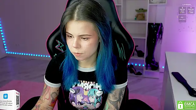 Latex Kitty online show from 11, 11, 2025