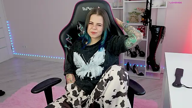 Snapshot of Latex_Kitty chatting on 18, 3, 2026 Latex Kitty online show from 18, 3, 2026