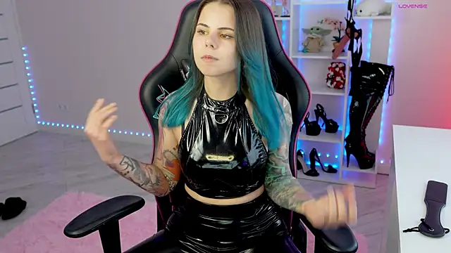 Snapshot of Latex_Kitty chatting on 2, 4, 2026 Latex Kitty online show from 2, 4, 2026