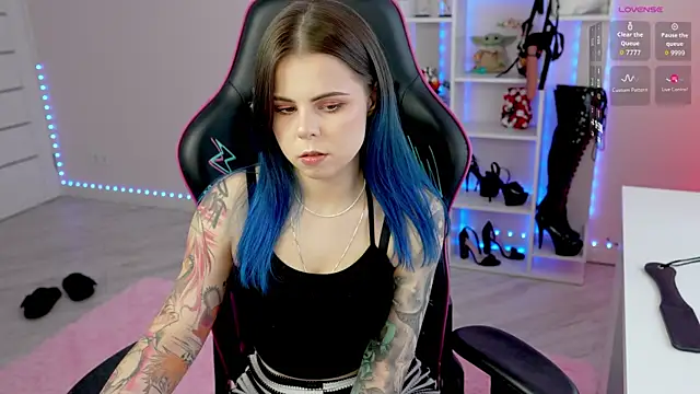 Snapshot of Latex_Kitty chatting on 15, 4, 2026 Latex Kitty online show from 15, 4, 2026