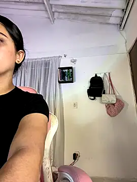 Snapshot of violet-333 chatting on 8, 10, 2025 violet-333 online show from 8, 10, 2025