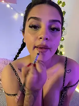 Snapshot of violet-333 chatting on 5, 3, 2026 violet-333 online show from 5, 3, 2026