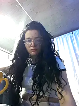 Snapshot of EmilySwaan chatting on 10, 3, 2025 EmilySwaan online show from 10, 3, 2025