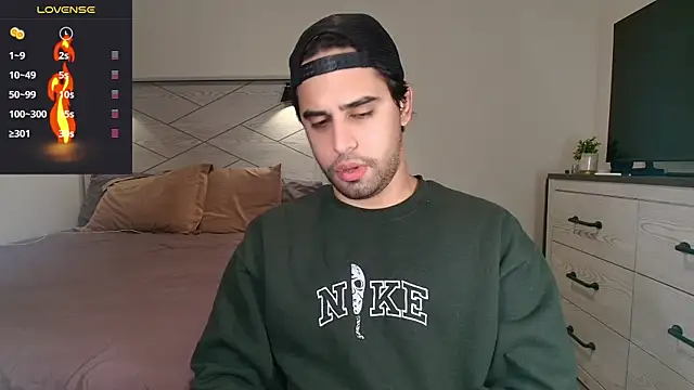 Snapshot of thonylewys chatting on 28, 10, 2025 thonylewys online show from 28, 10, 2025