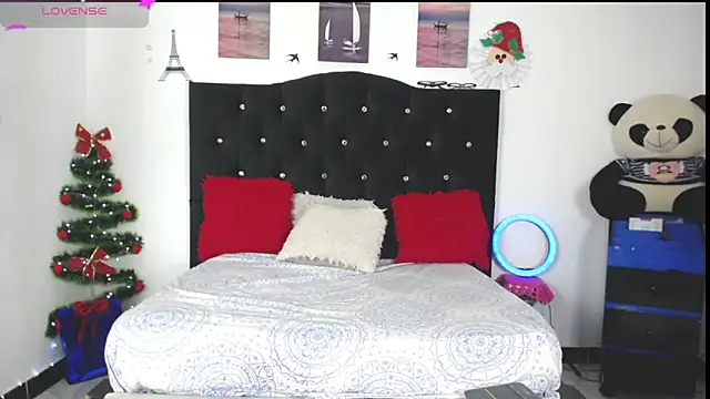 Snapshot of little_maleja chatting on 23, 12, 2025 little maleja online show from 23, 12, 2025