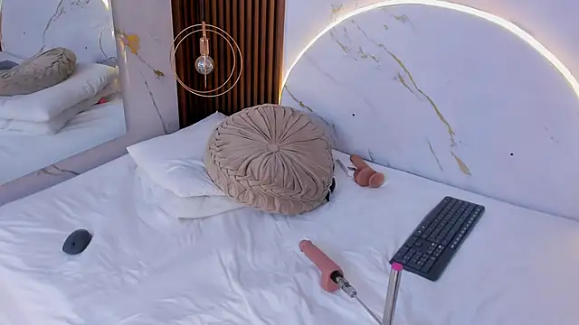 danisaenz  online show from 26, 12, 2024