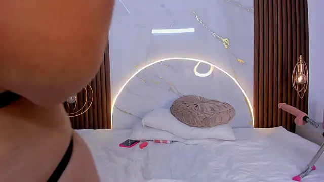 danisaenz  online show from 28, 12, 2024