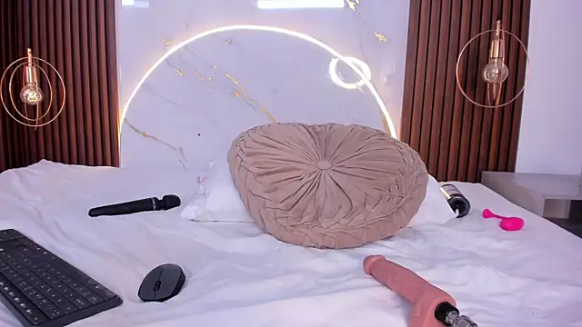 danisaenz  online show from 18, 2, 2025