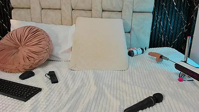 danisaenz  online show from 4, 12, 2025