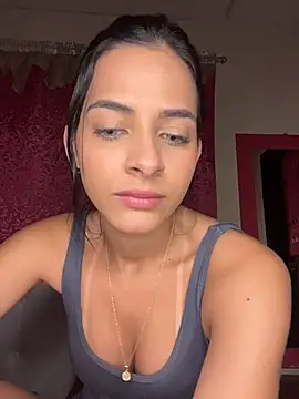 Snapshot of violetta-brown1 chatting on 4, 12, 2025 violetta-brown1 online show from 4, 12, 2025