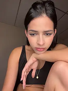 Snapshot of violetta-brown1 chatting on 11, 4, 2026 violetta-brown1 online show from 11, 4, 2026