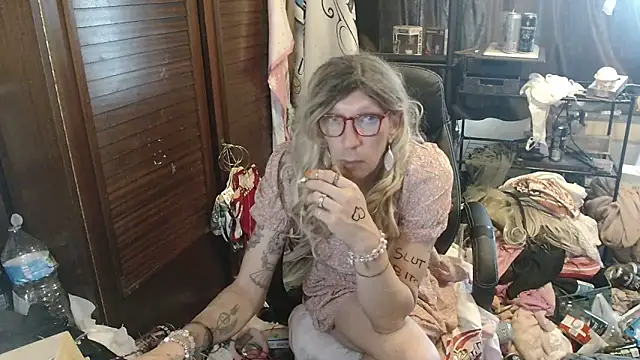 Snapshot of Ombeline1 chatting on 19, 6, 2026 Ombeline1 online show from 19, 6, 2026