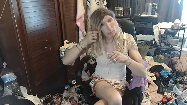 Snapshot of Ombeline1 chatting on 20, 6, 2026 Ombeline1 online show from 20, 6, 2026