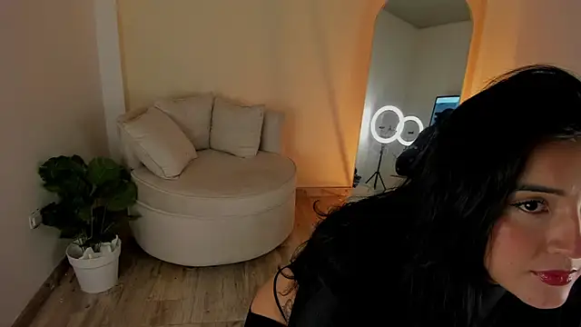 Snapshot of miss_catalina9 chatting on 4, 12, 2024 miss catalina9 online show from 4, 12, 2024