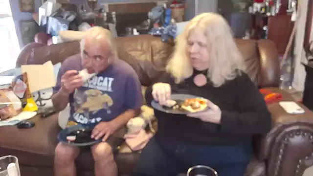 Snapshot of PincheDave4u chatting on 4, 3, 2025 PincheDave4u online show from 4, 3, 2025