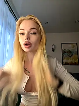 Snapshot of Vladamais chatting on 13, 11, 2025 Vladamais online show from 13, 11, 2025