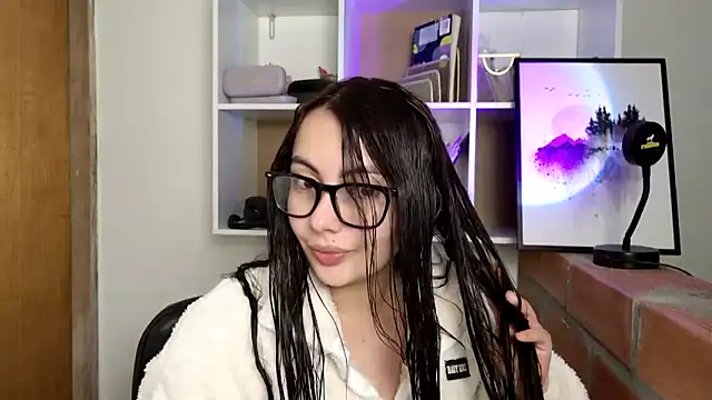 Snapshot of lalawhitte chatting on 3, 6, 2026 lalawhitte online show from 3, 6, 2026
