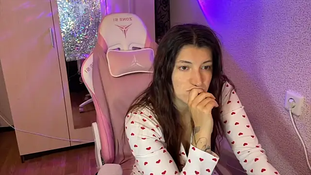 Katrin  kiss online show from 13, 4, 2026