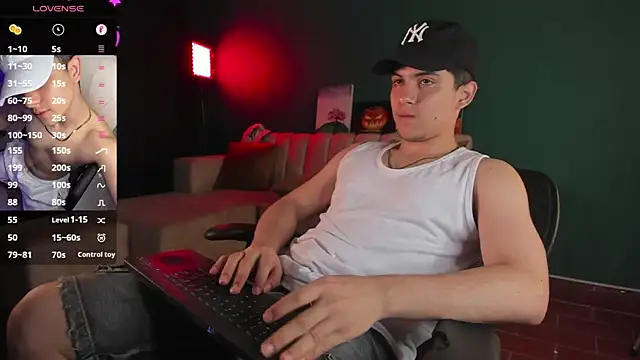 Snapshot of Brat_ chatting on 8, 2, 2025 Brat online show from 8, 2, 2025