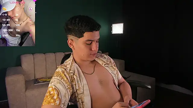 Snapshot of Brat_ chatting on 5, 3, 2025 Brat online show from 5, 3, 2025