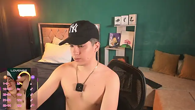 Snapshot of Brat_ chatting on 15, 9, 2025 Brat online show from 15, 9, 2025