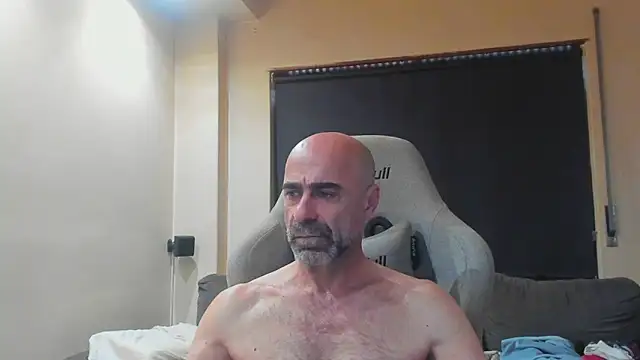 Snapshot of Bicopflirt chatting on 21, 4, 2026 Bicopflirt online show from 21, 4, 2026