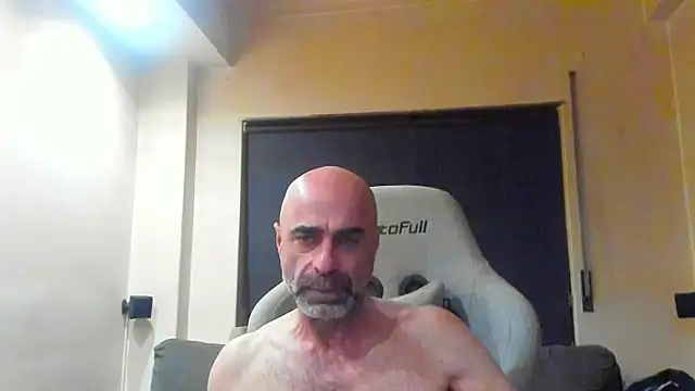 Snapshot of Bicopflirt chatting on 5, 5, 2026 Bicopflirt online show from 5, 5, 2026