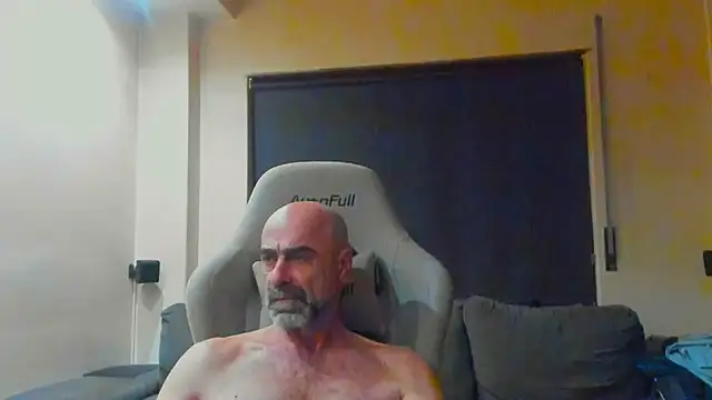 Snapshot of Bicopflirt chatting on 10, 5, 2026 Bicopflirt online show from 10, 5, 2026